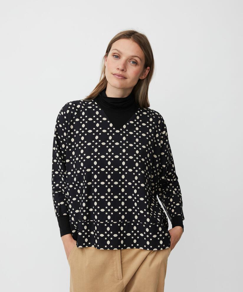 Benika Blus, Black