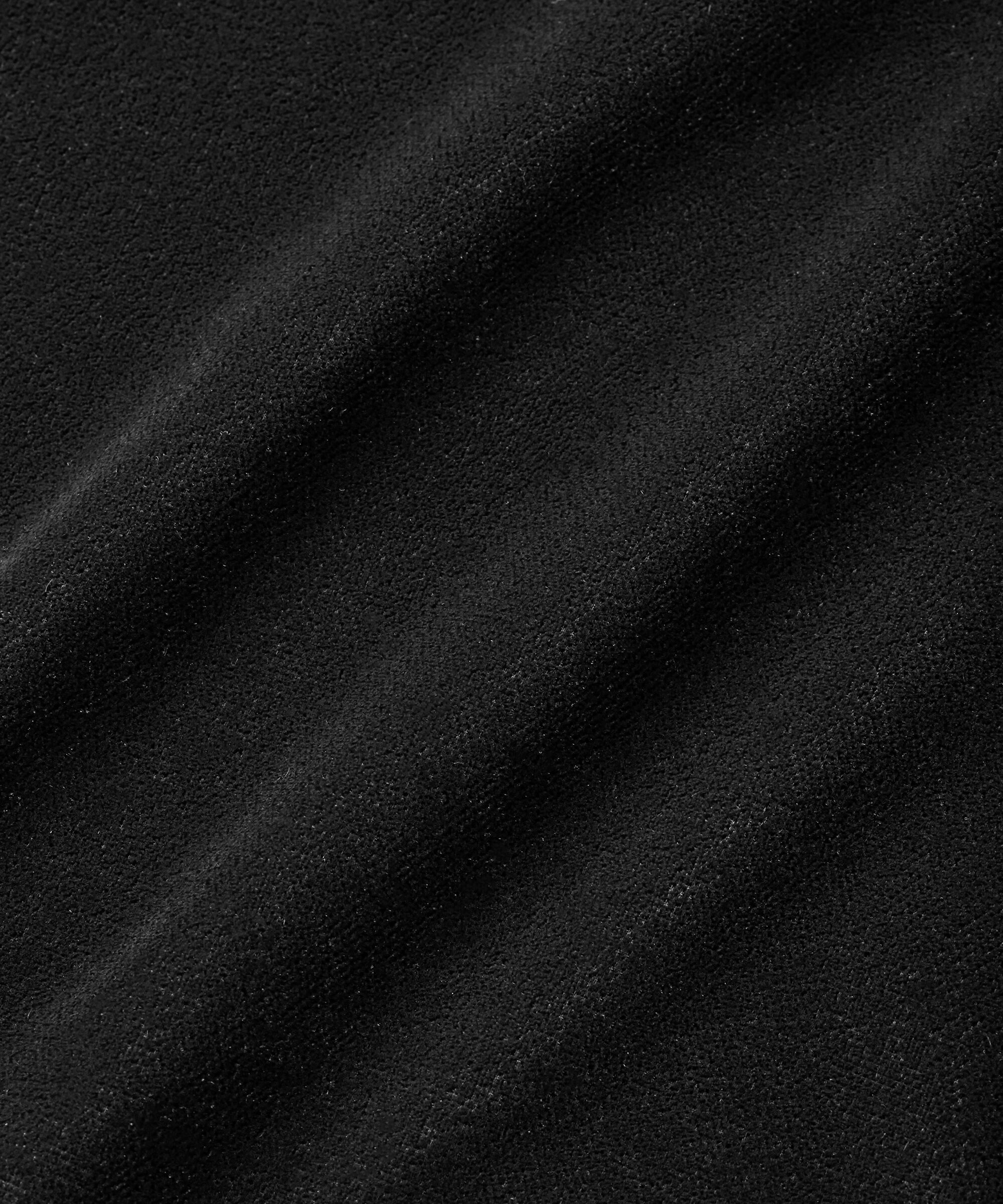 Daila Blus, Black