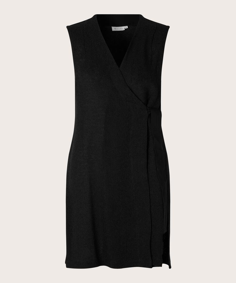 Jeogina Väst, Black