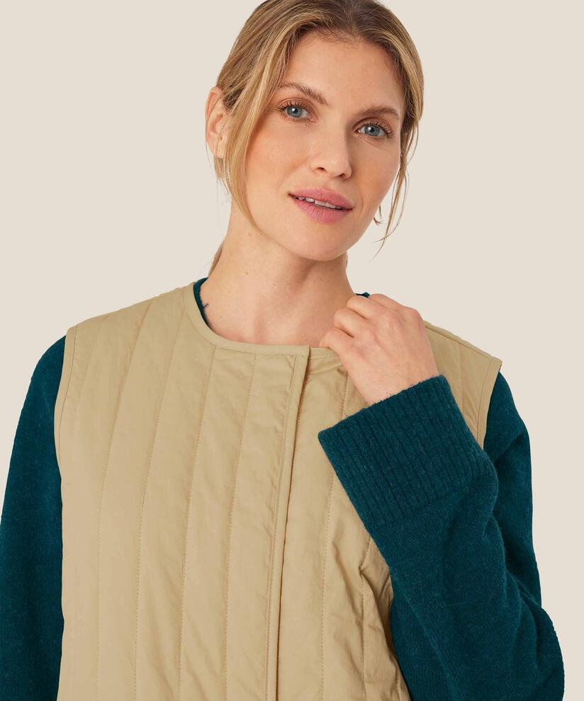 Tegan Väst, Pale Khaki