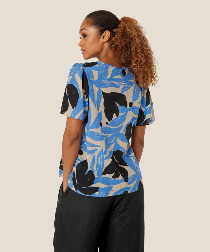 Delphia Blus, Marina