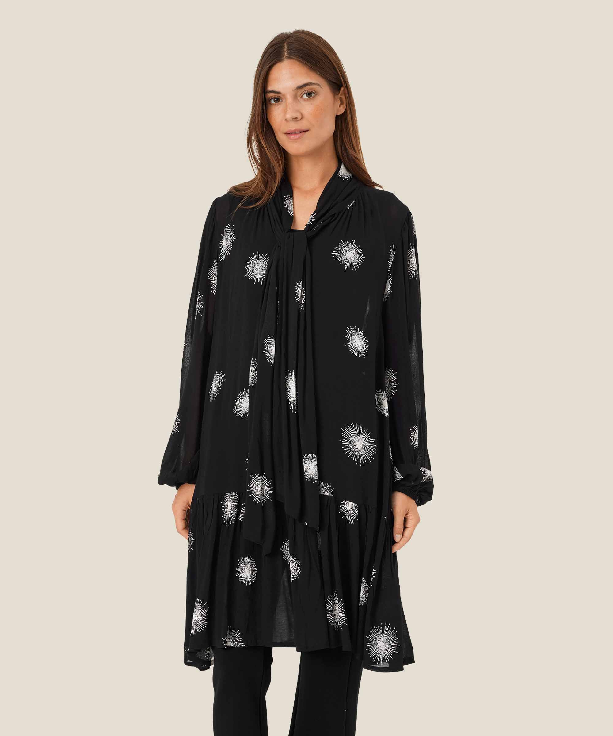 Ganika Tunika, Black