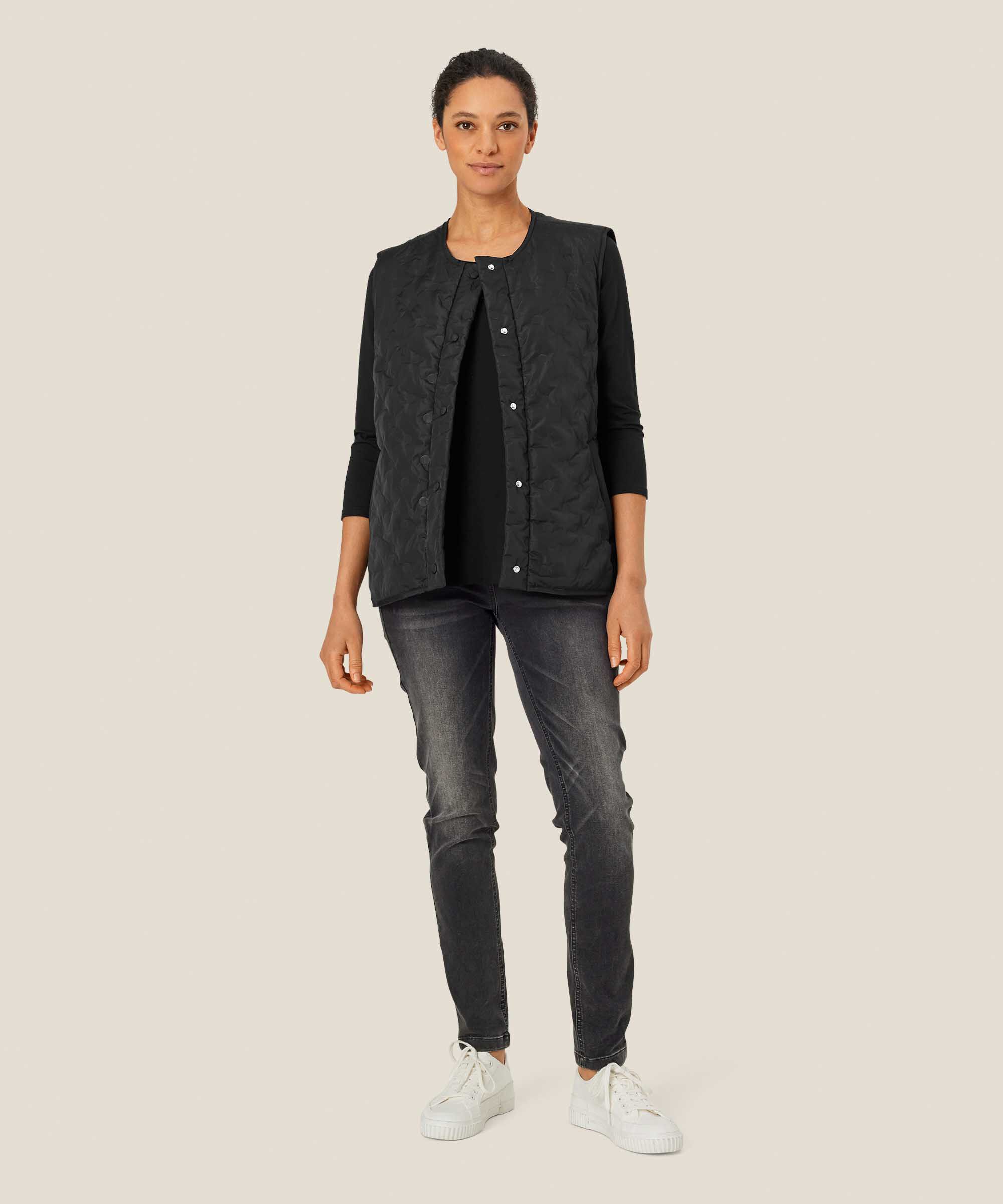 Tutta Väst, Black