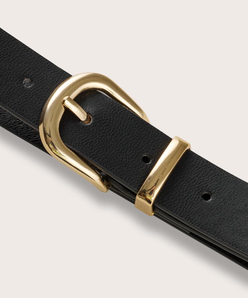 Rivela Bälte, Black
