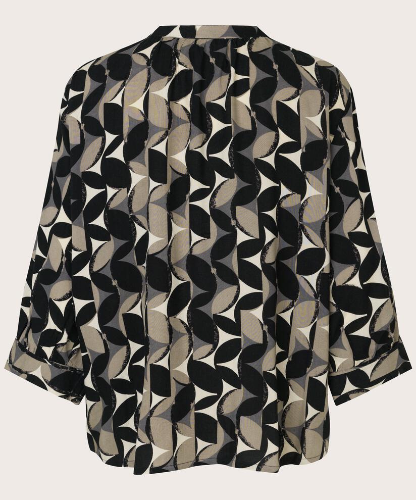 Delly Blus, Volcanic