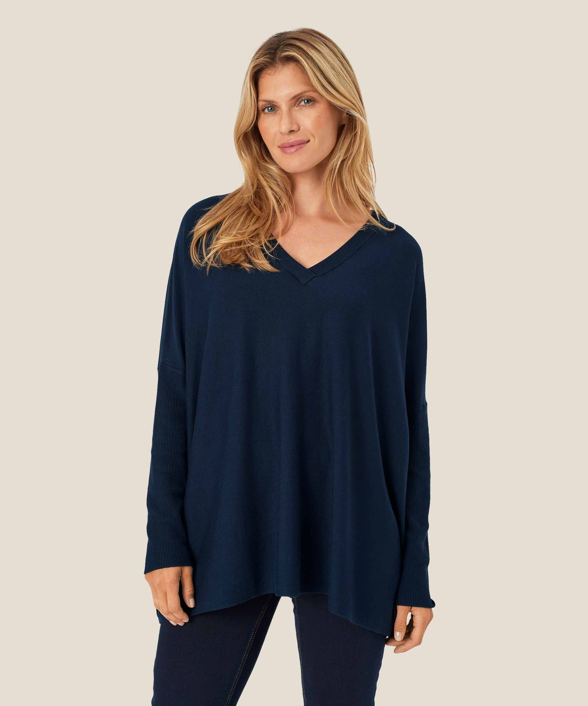 Fronia Topp, Navy Blazer