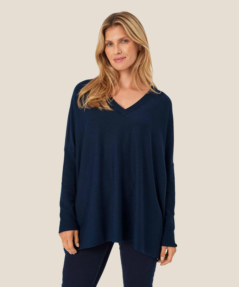 Fronia Topp, Navy Blazer