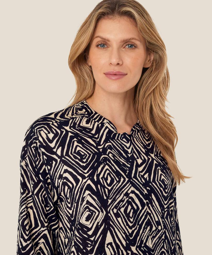 Geam Skjorta, Black