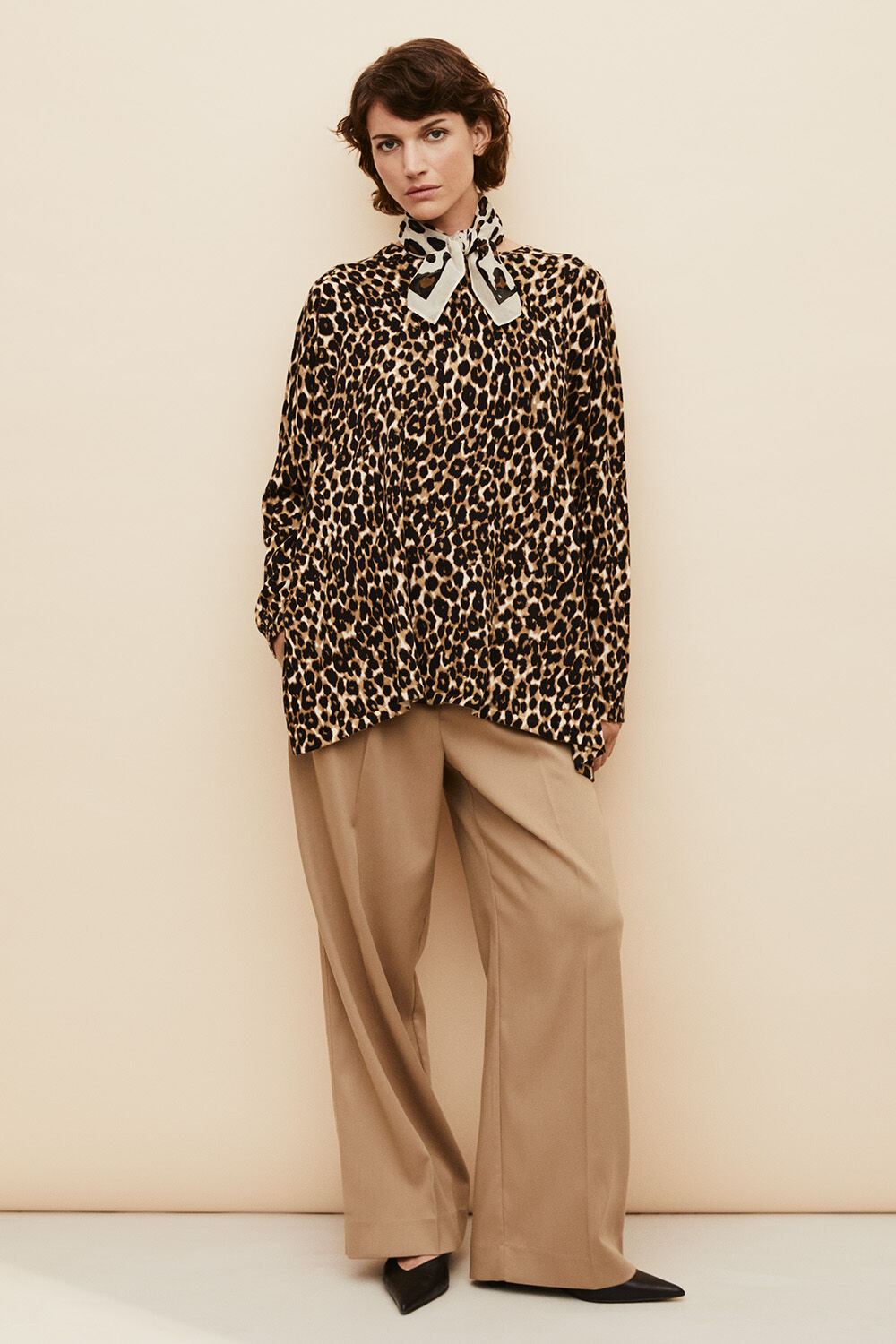 Alvienne Scarf - Fog, Feluci Topp - Incense, Padvati Byxor - Petrified Oak