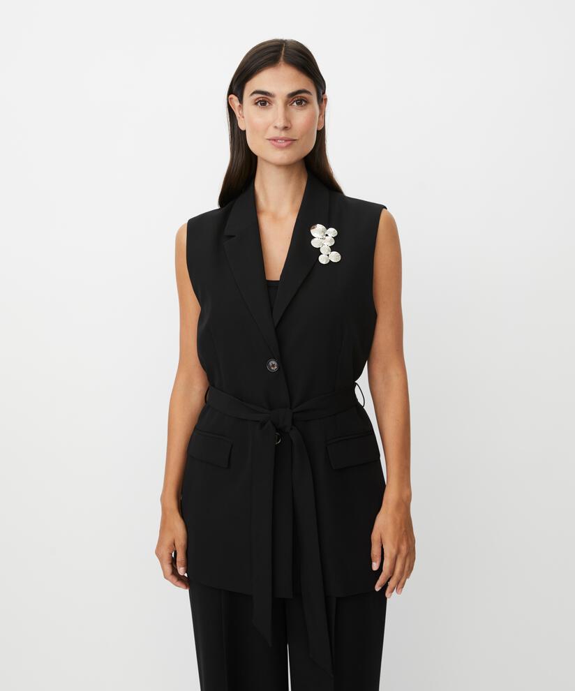 Julea Väst, Black