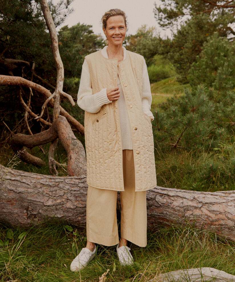 Tegan Väst, Pale Khaki