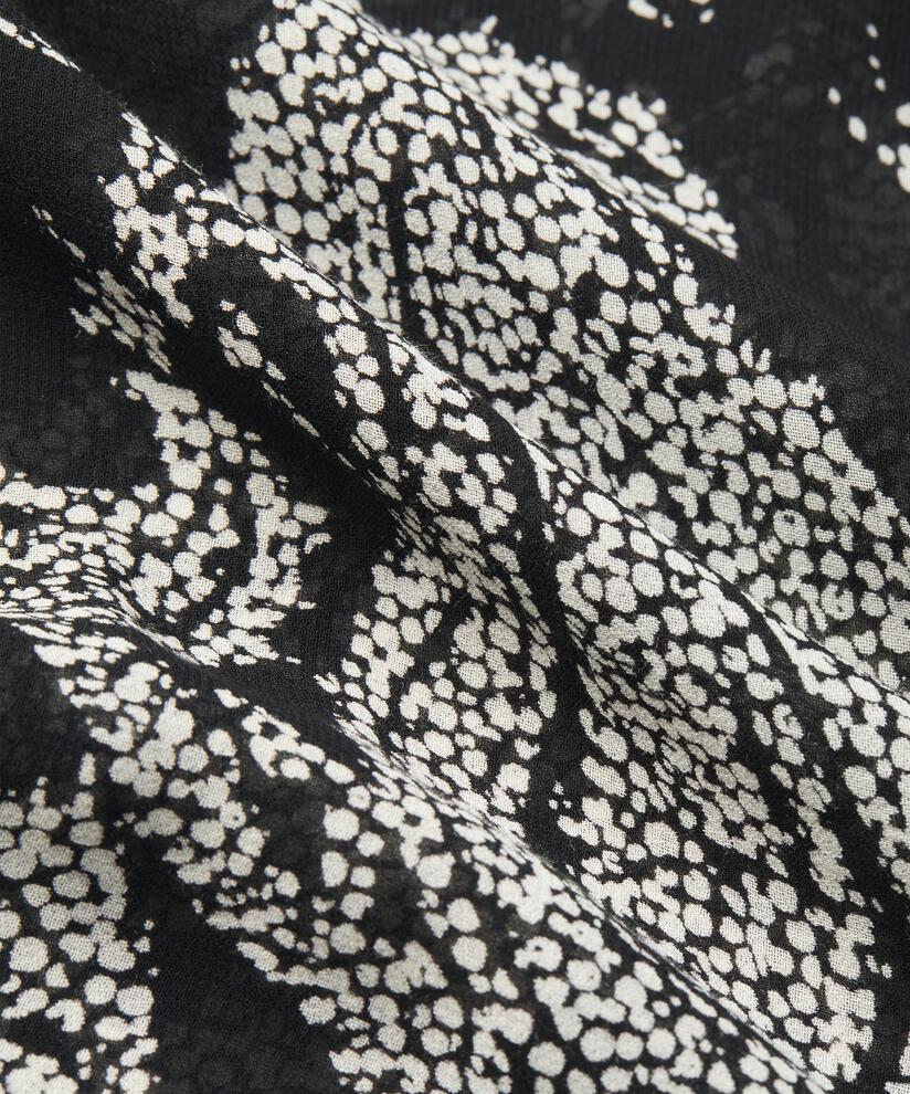 Doritas Blus, Black