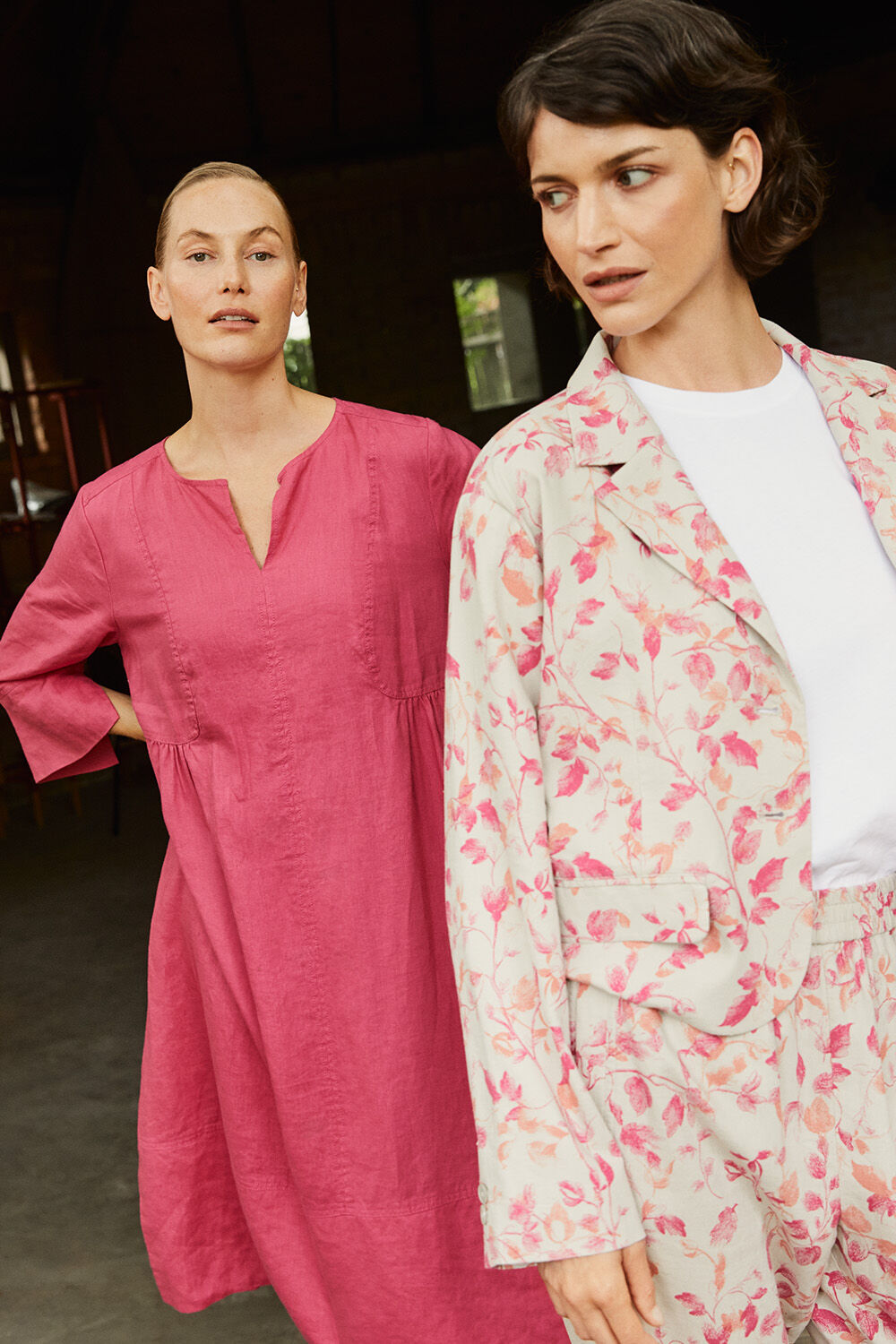 Nasya Kl&auml;nning - Carmine, Jonellia Blazer - Carmine, Brynoi JERSEY Topp - White, Peonos Byxor - Carmine