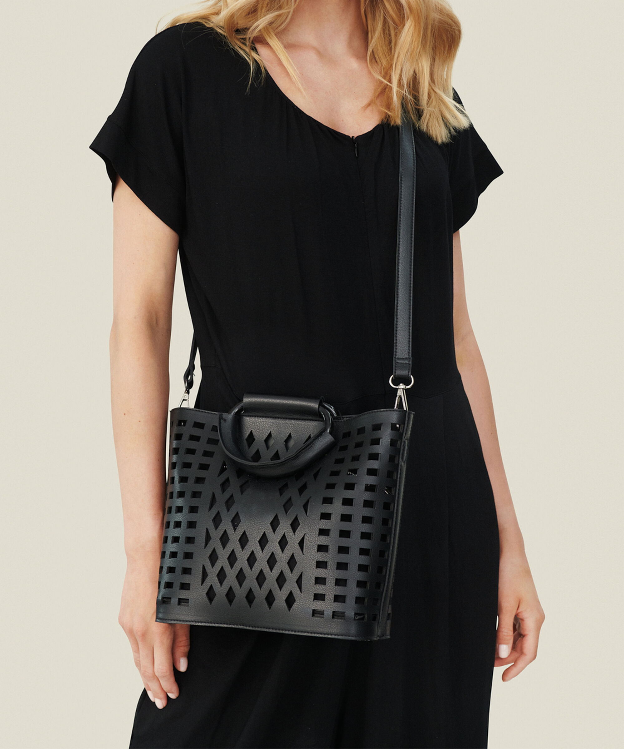 REVA TASKE, Black