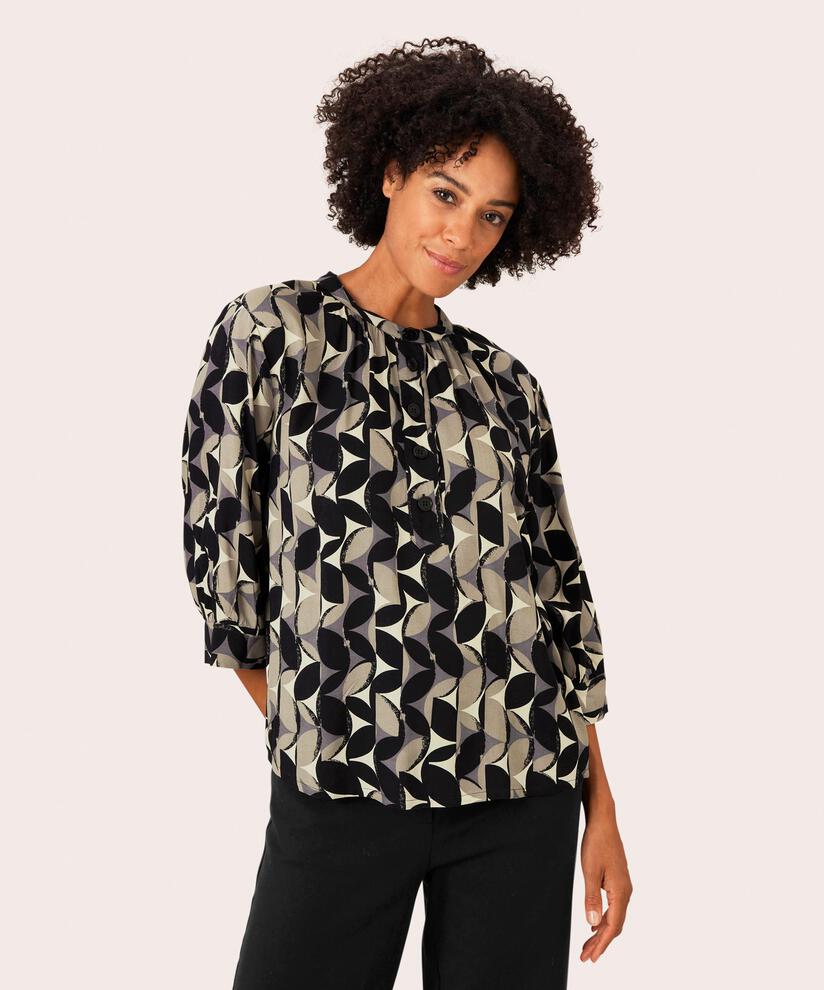 Delly Blus, Volcanic
