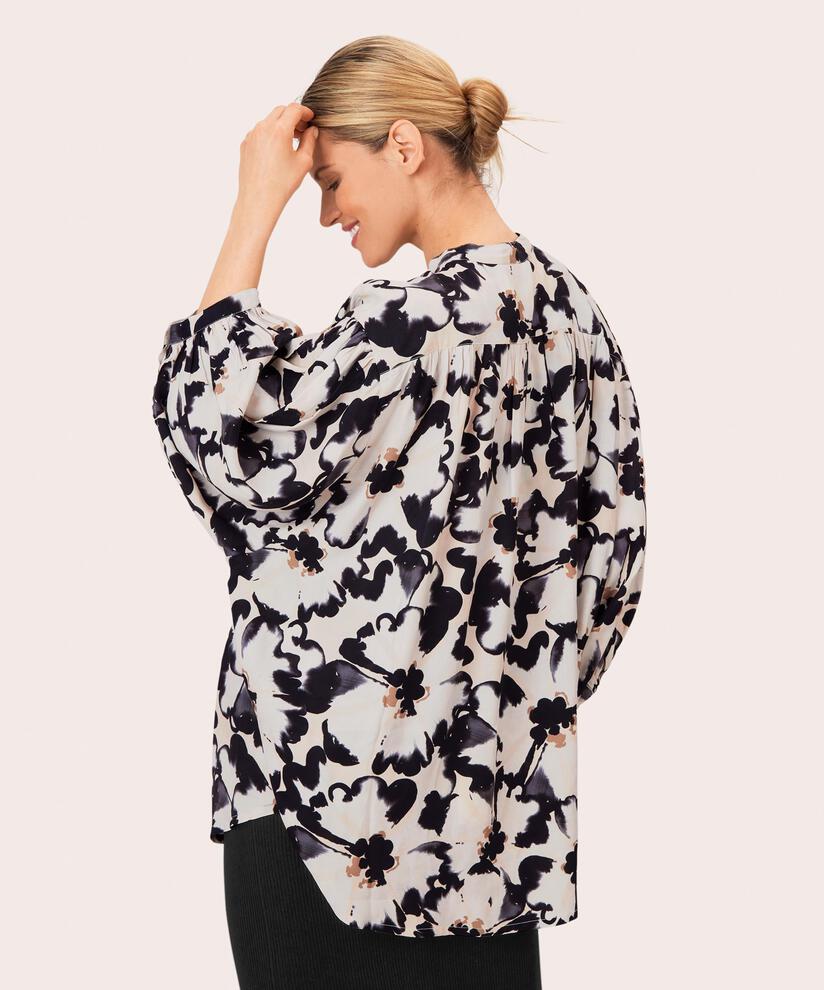 Ilisa Skjorta, Volcanic