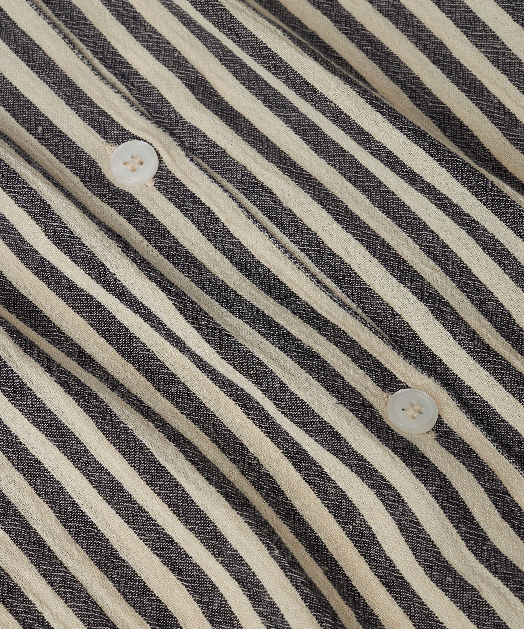 Ilze Skjorta, Black