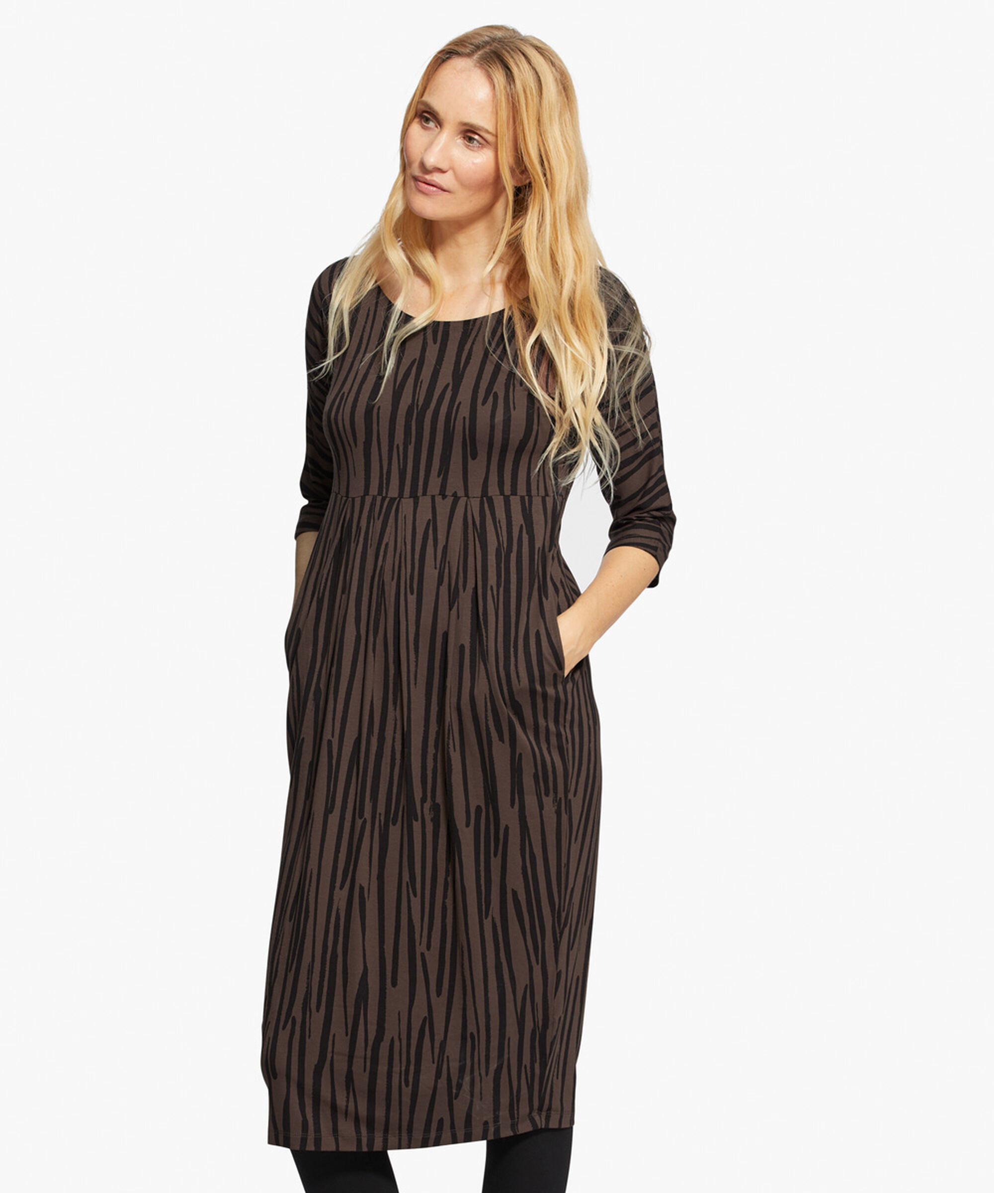 NIMA KLÄNNING, Chocolate