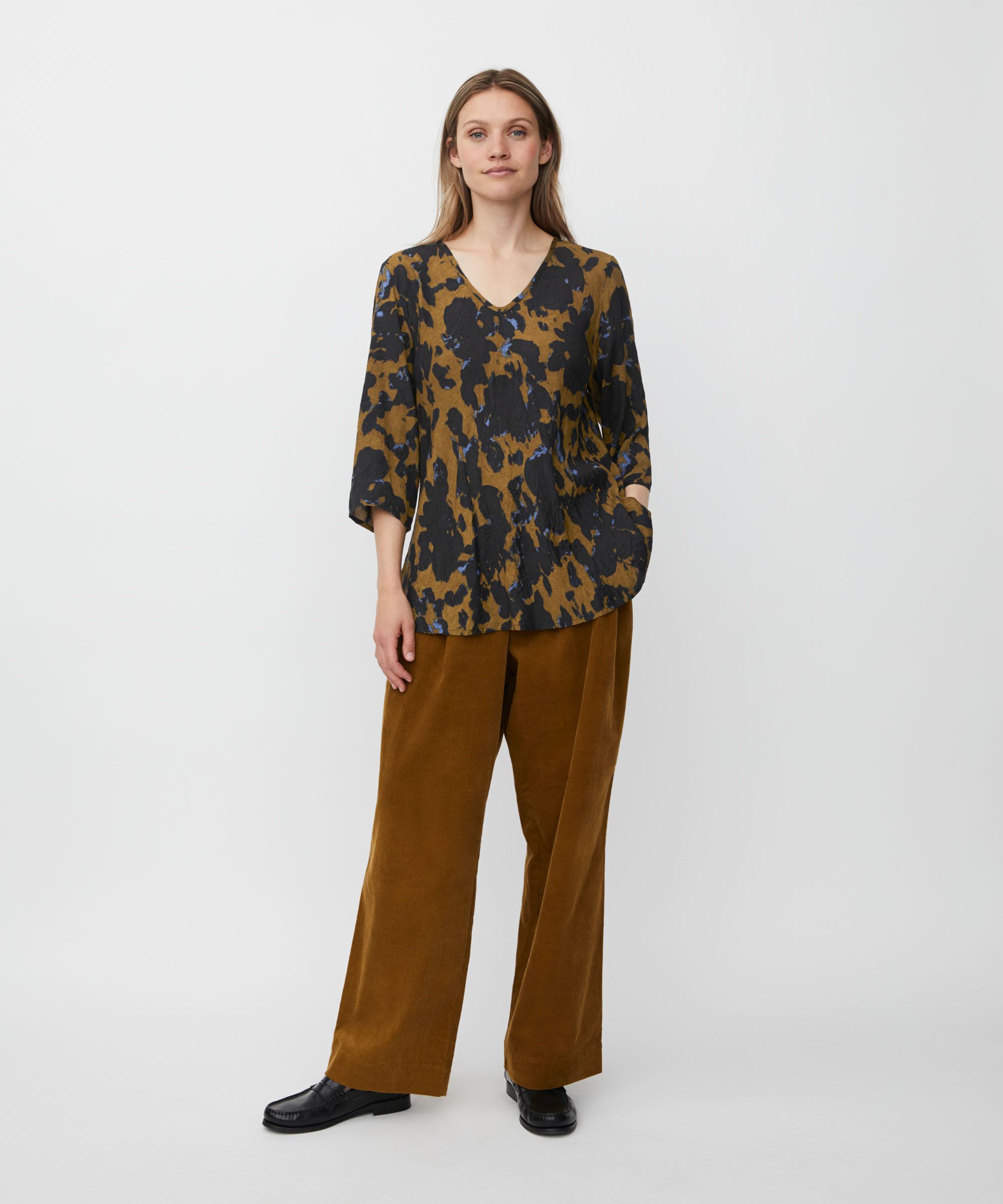 Katacia Blus, Breen