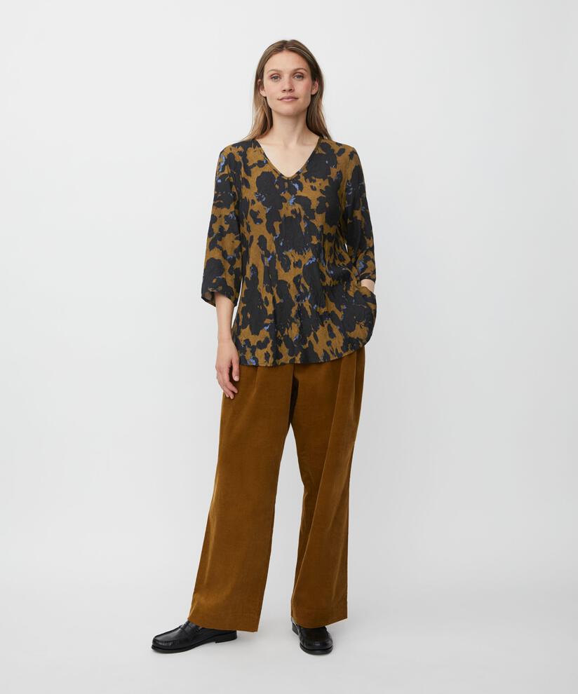 Katacia Blus, Breen