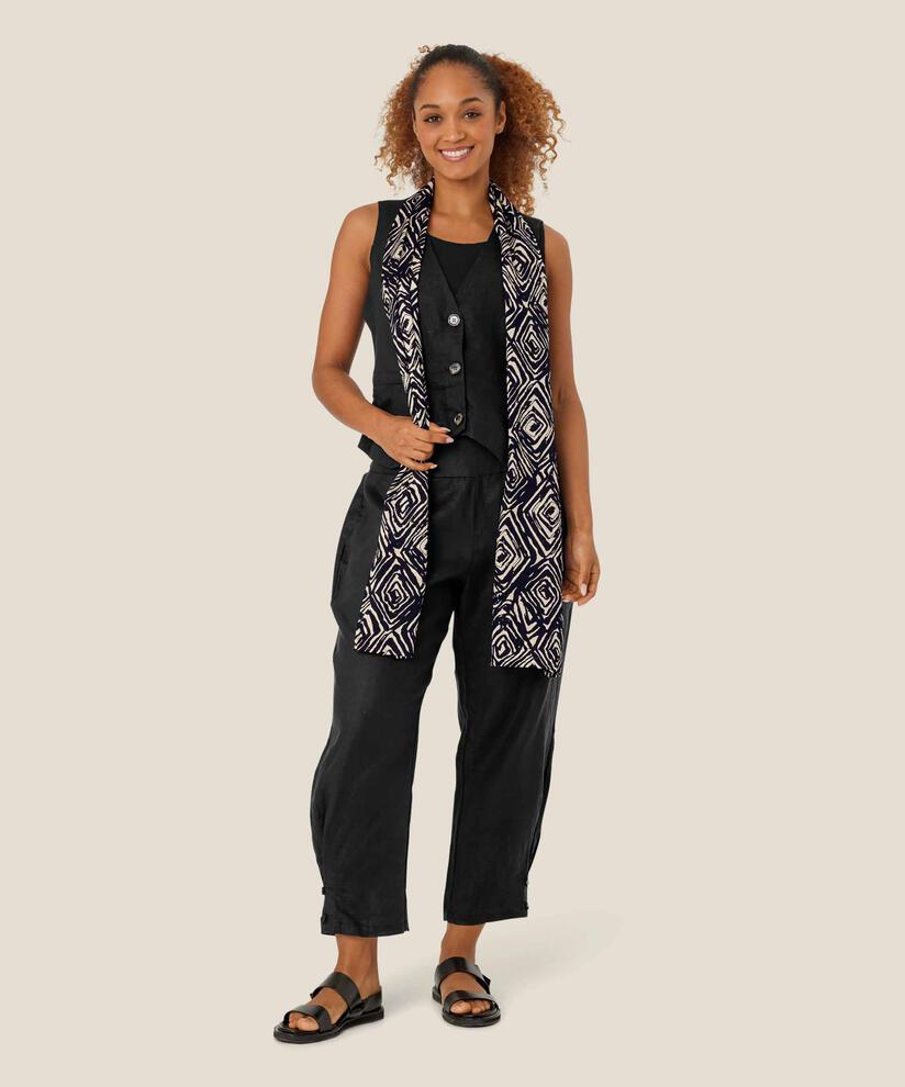 Along Scarf, Black