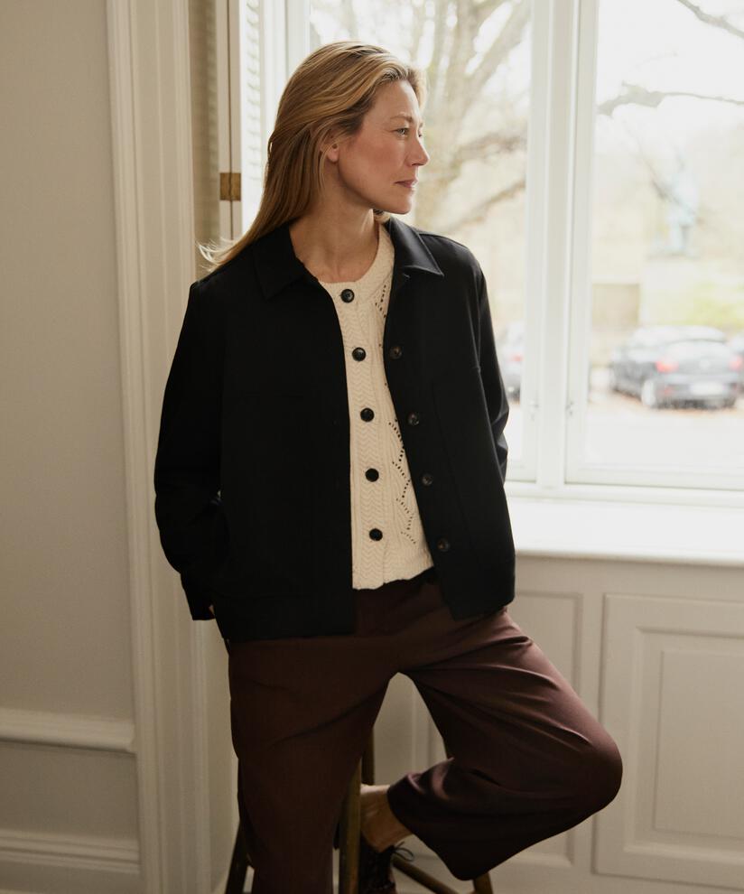 Jettina Jacka, Black