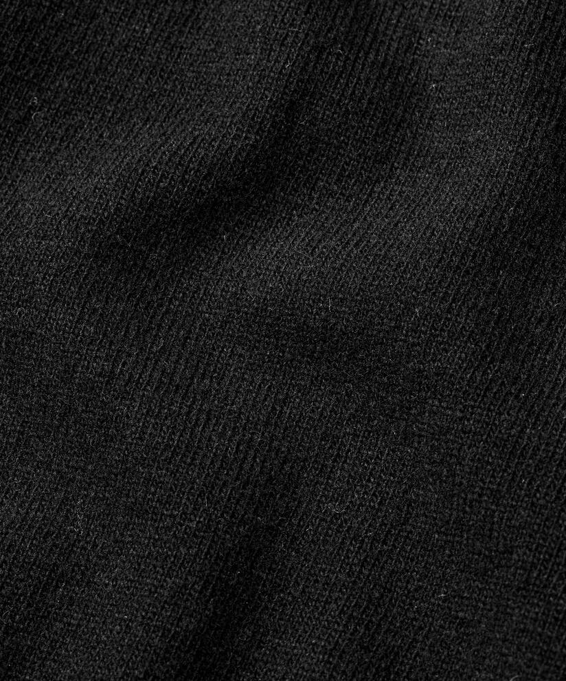 Fallan Topp, Black