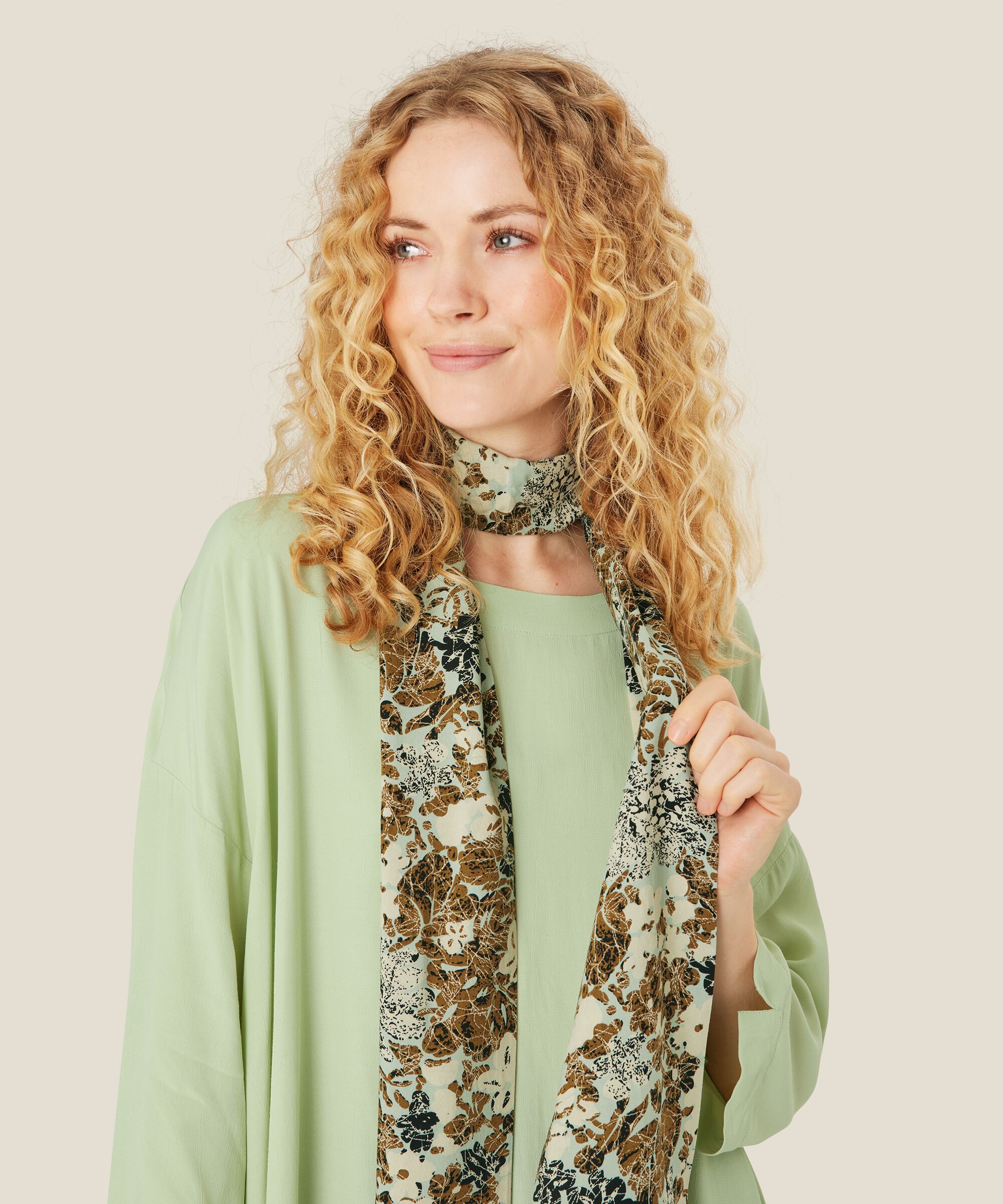 Alo Scarf, Bok Choy