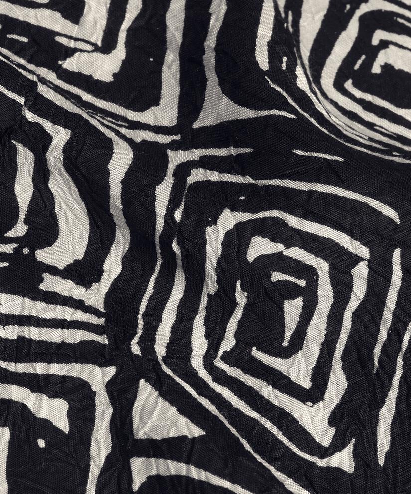 Geam Skjorta, Black