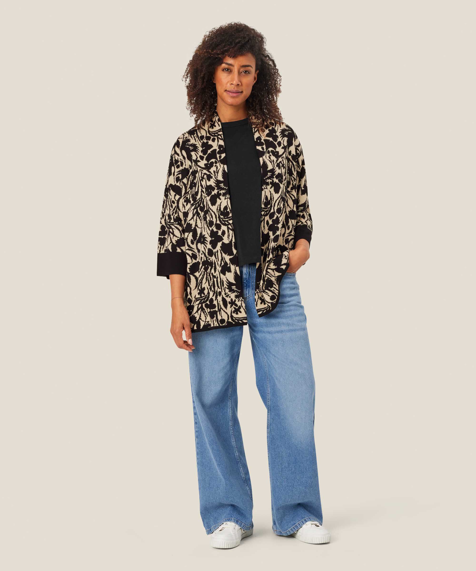 Luciana Kofta, Black