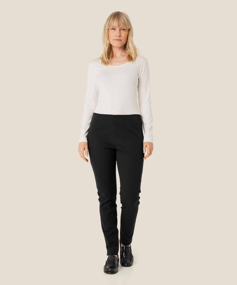 Poppy Byxa, Black