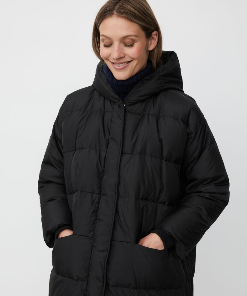 Thilde Dunkappa, Black