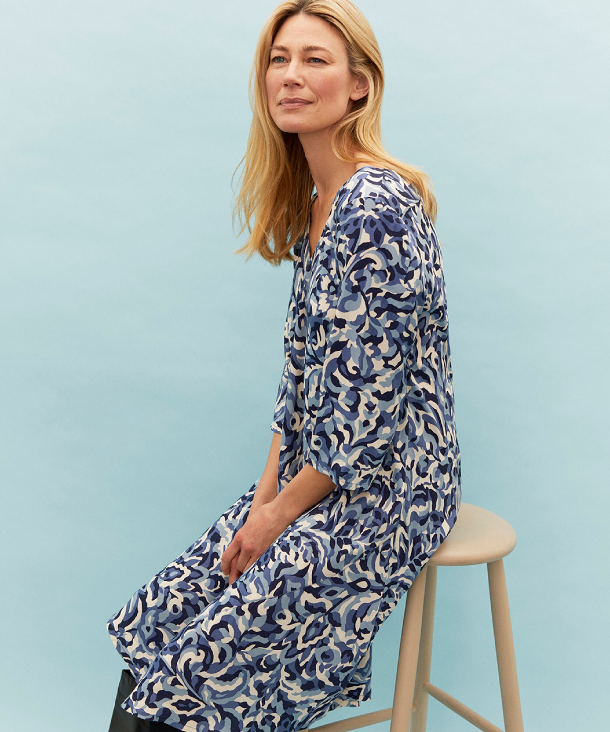 Nora Klänning, Ashley Blue