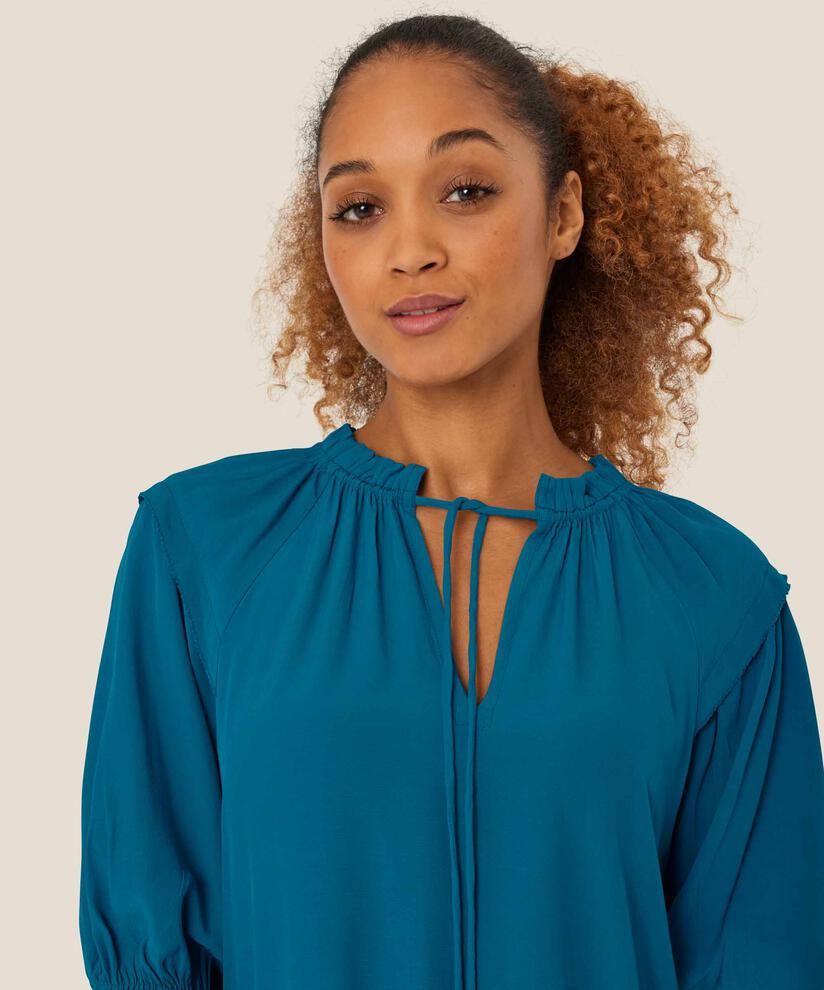 Dolani Blus, Celestial