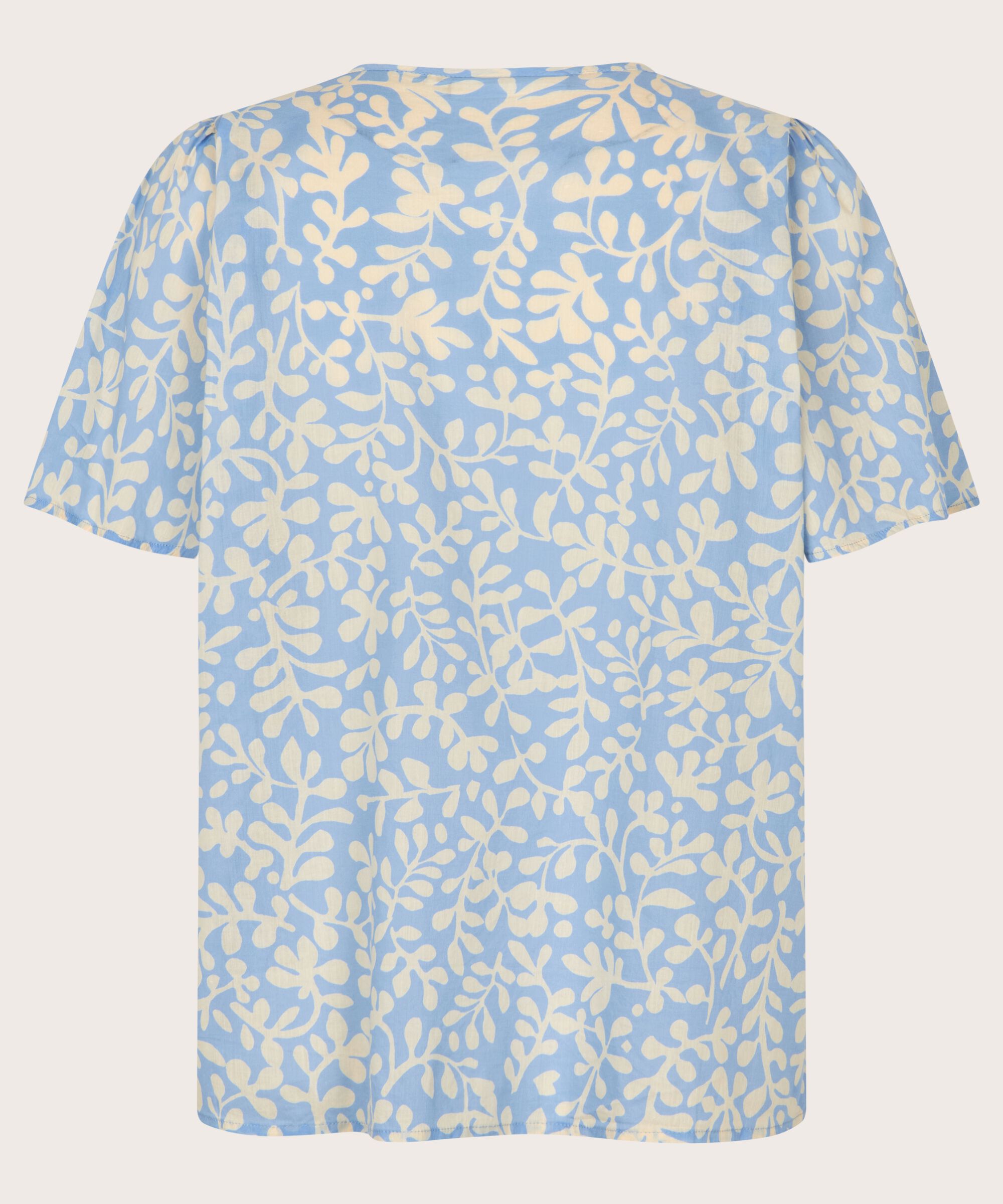 Delphia Blus, Della Blue