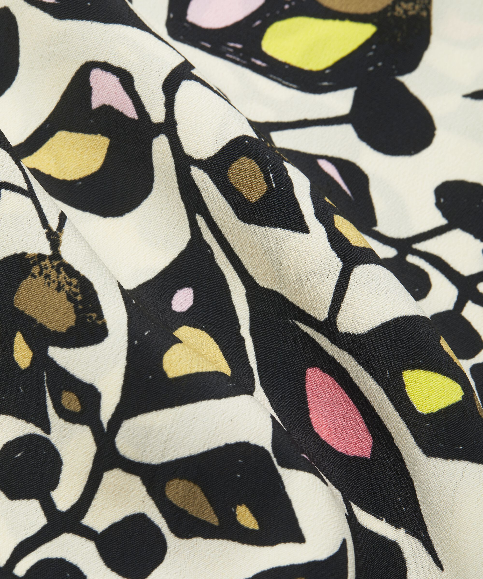 Idana Skjorta, Capers