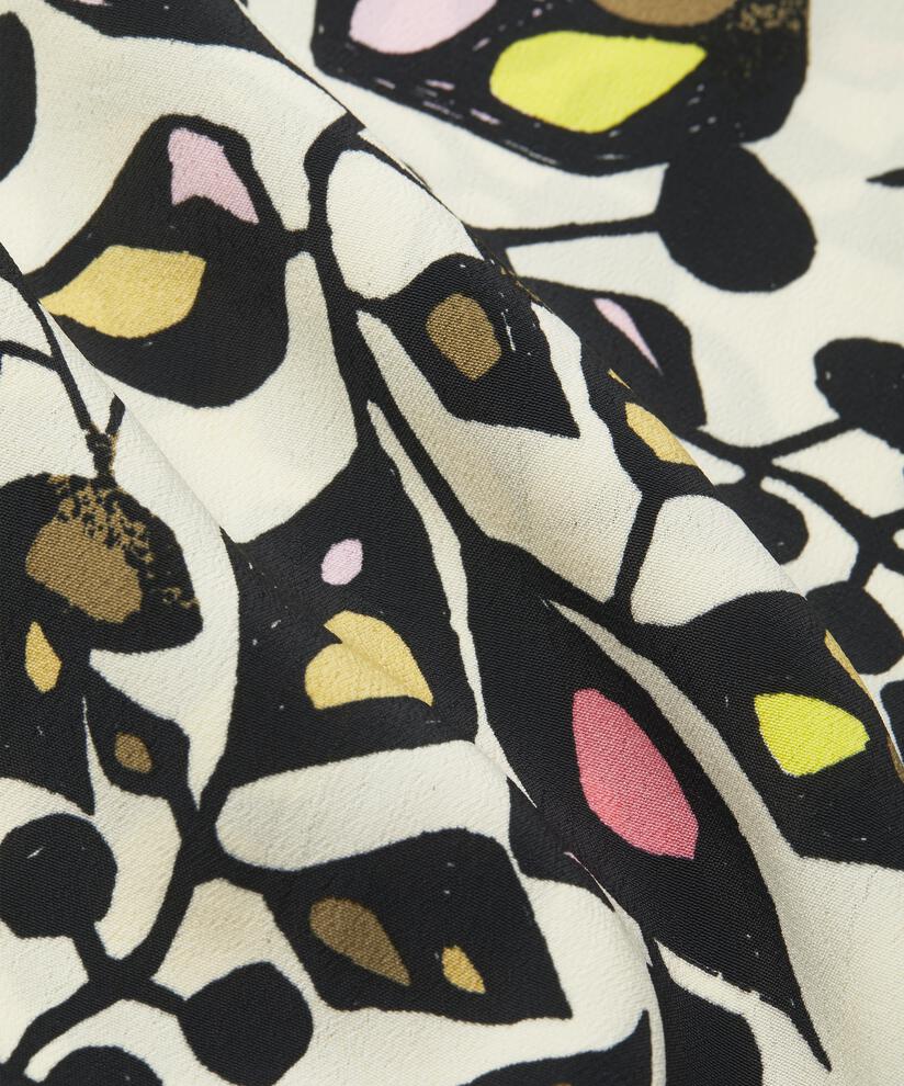 Idana Skjorta, Capers