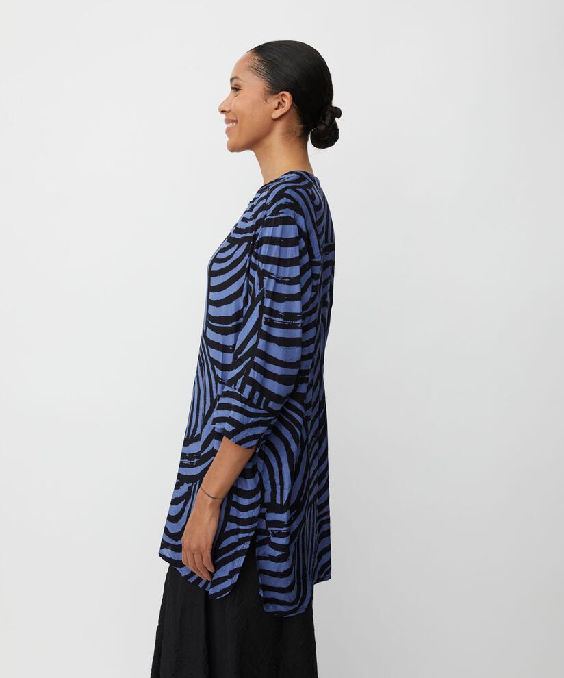 Geam Skjorta, Bijou Blue