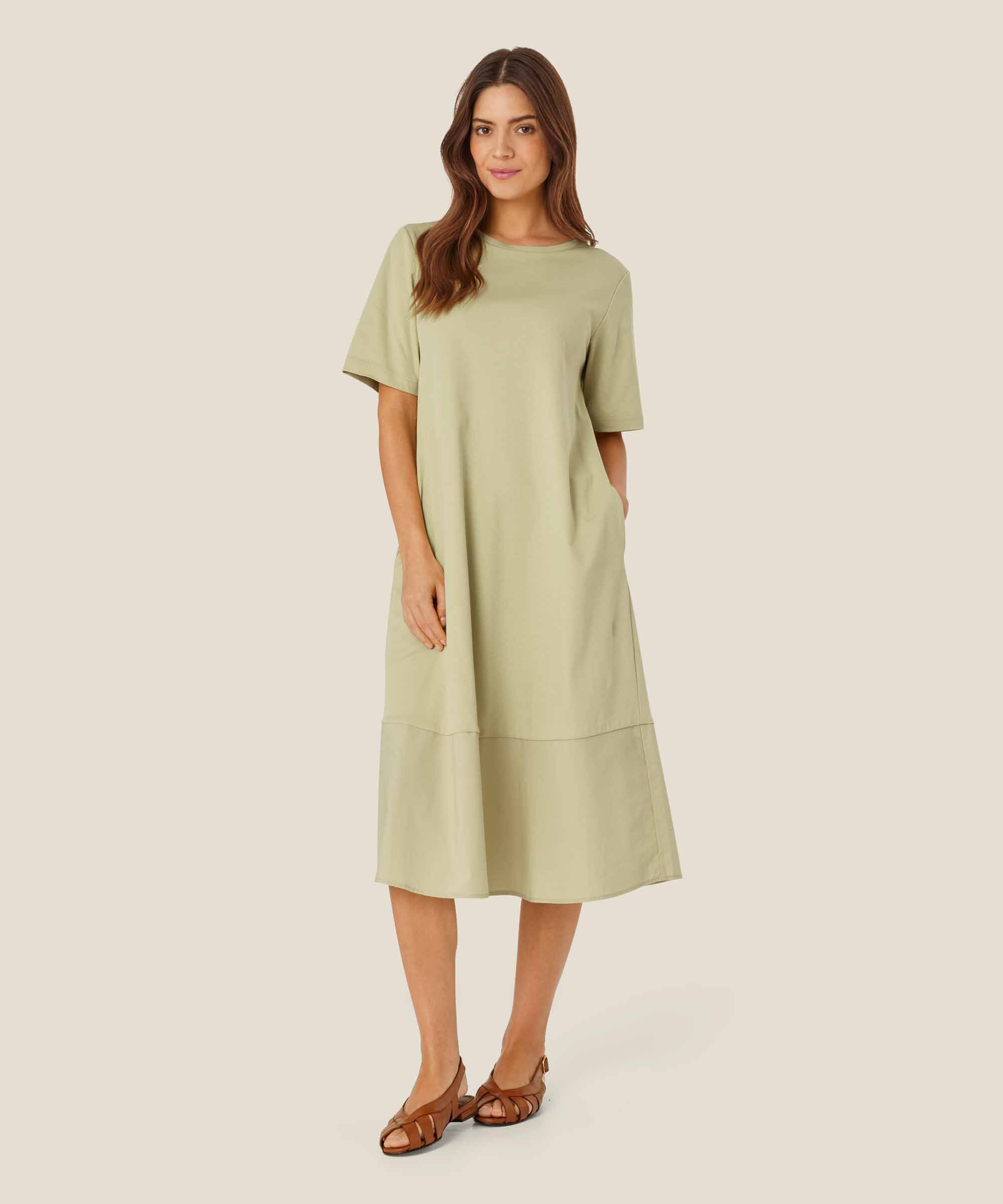 Nacala JERSEY Klänning, Bog