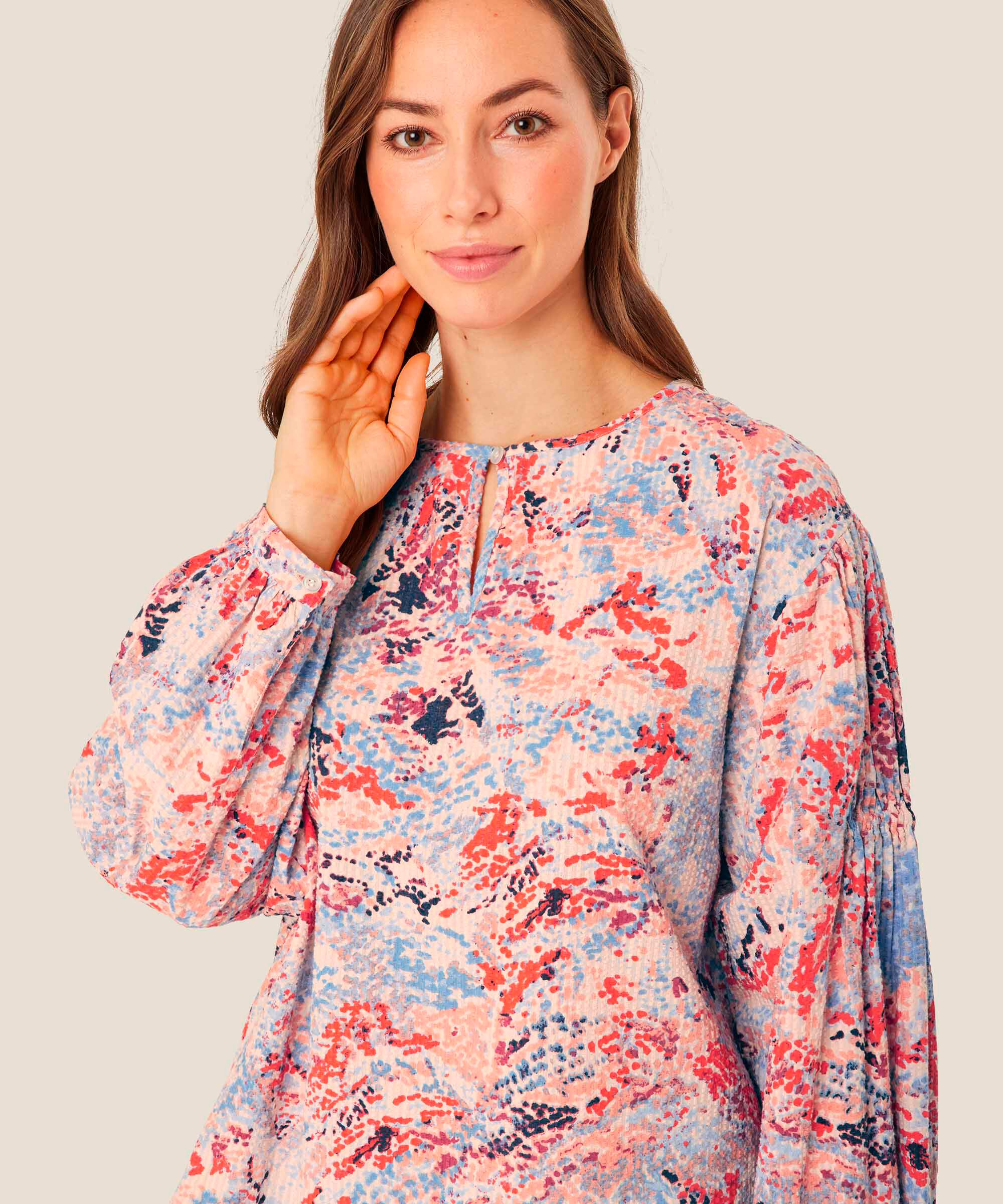 Danette Blus, Orange com