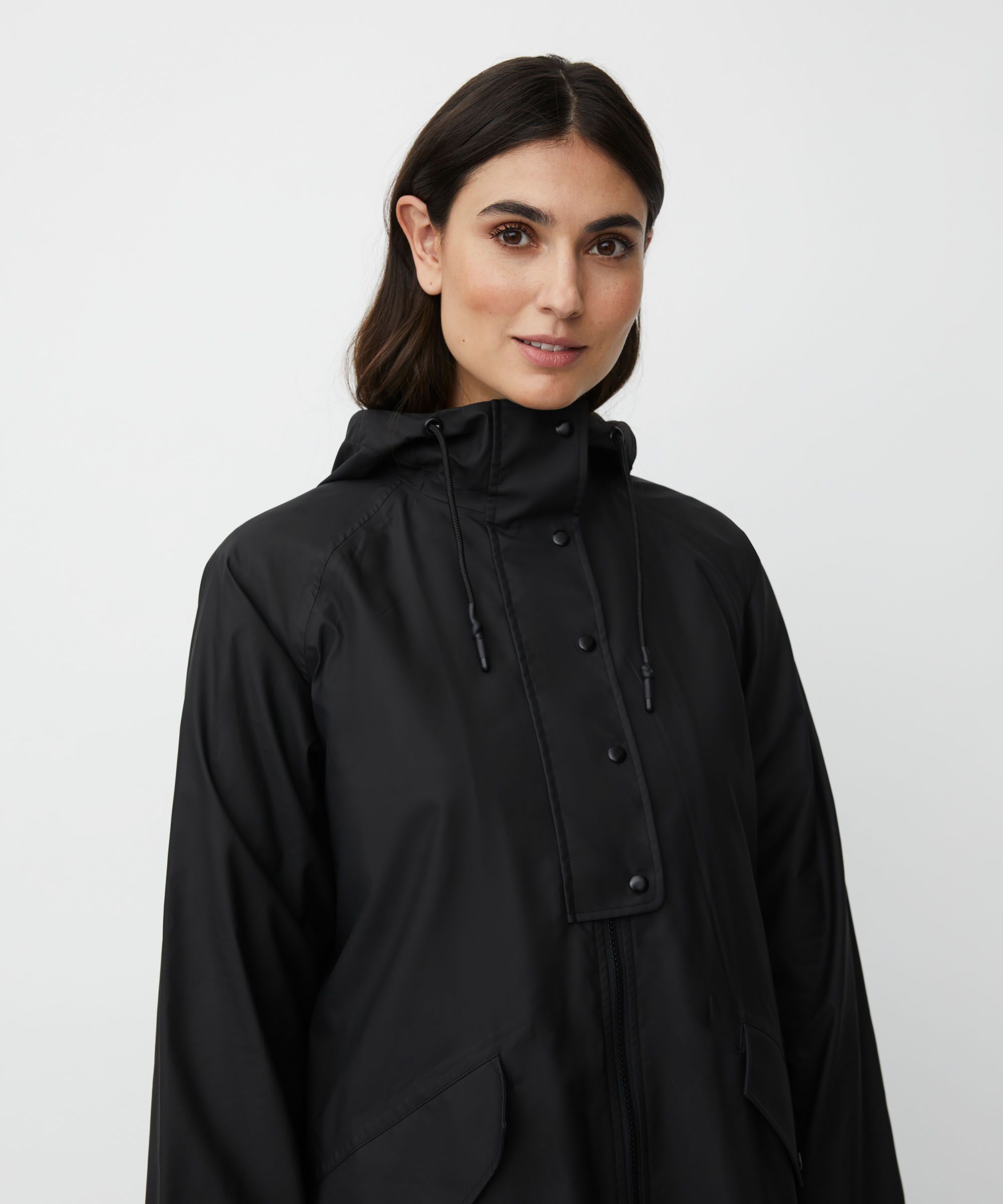 Theia Regnkappa, Black