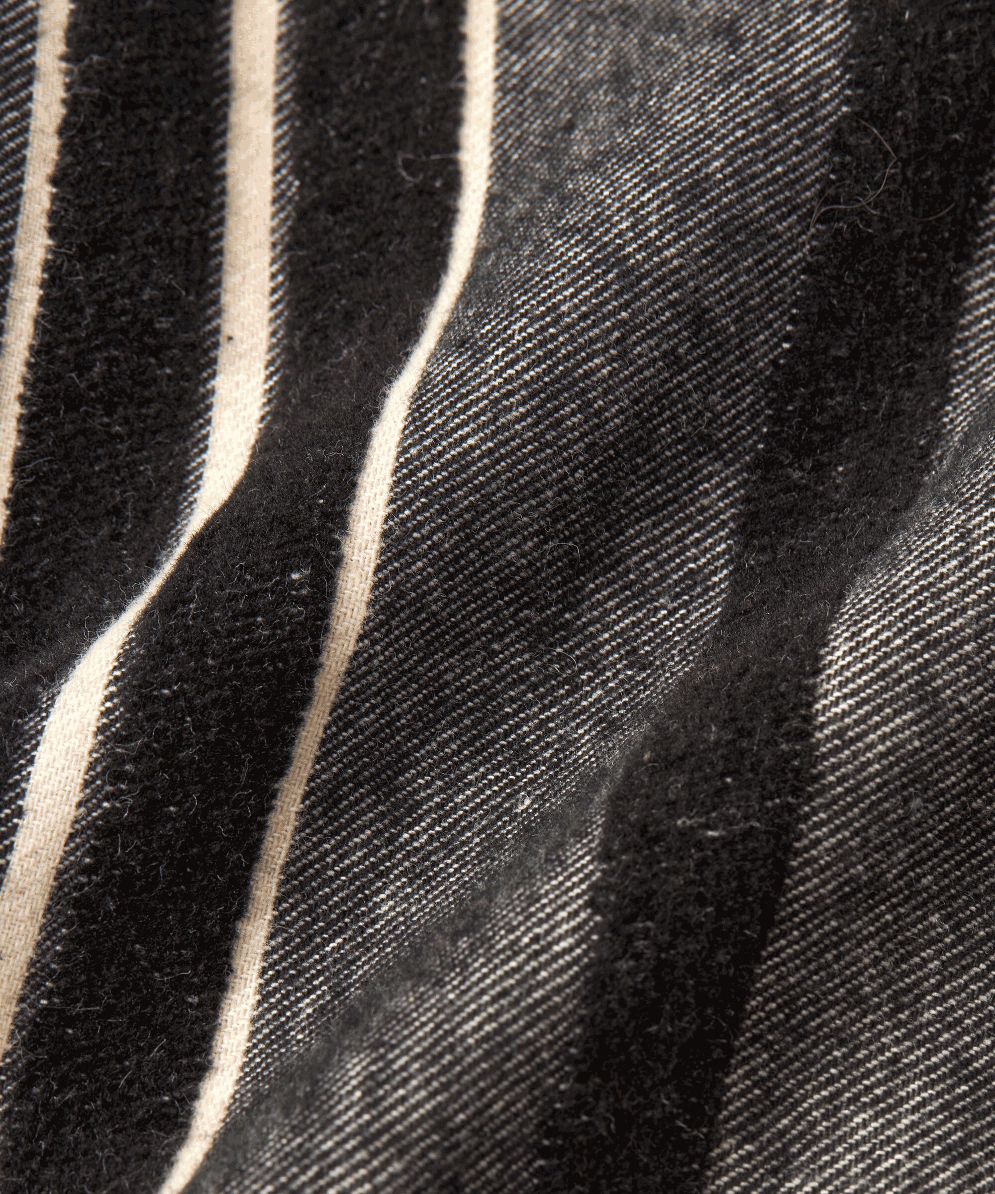 Jasmiba Jacka, Black