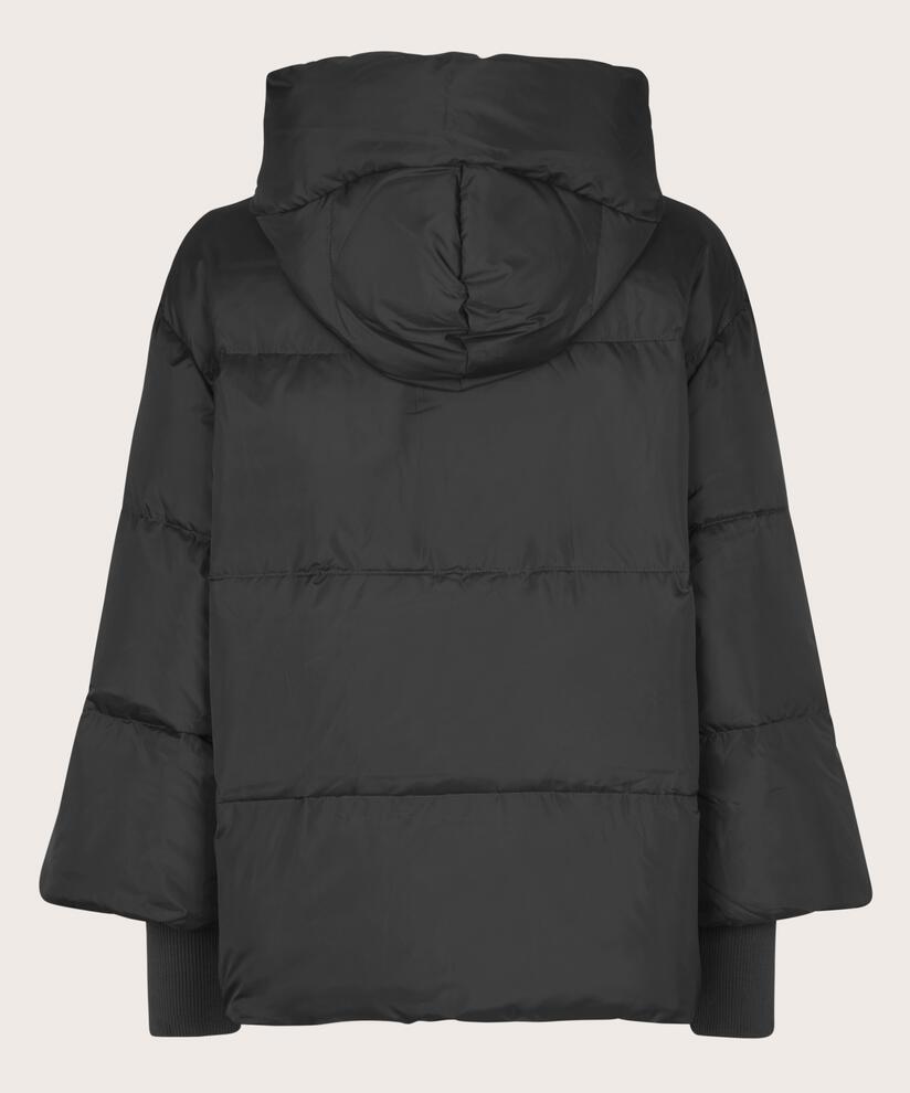 Tae Dunjacka, Black