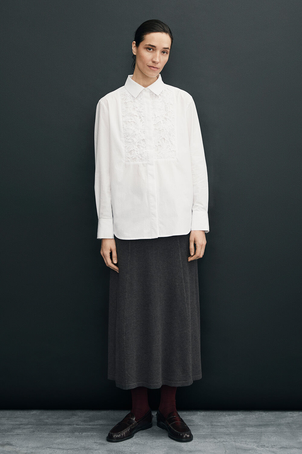 Ilvian skjorta - White, Samira Kjol - D. Grey mel.