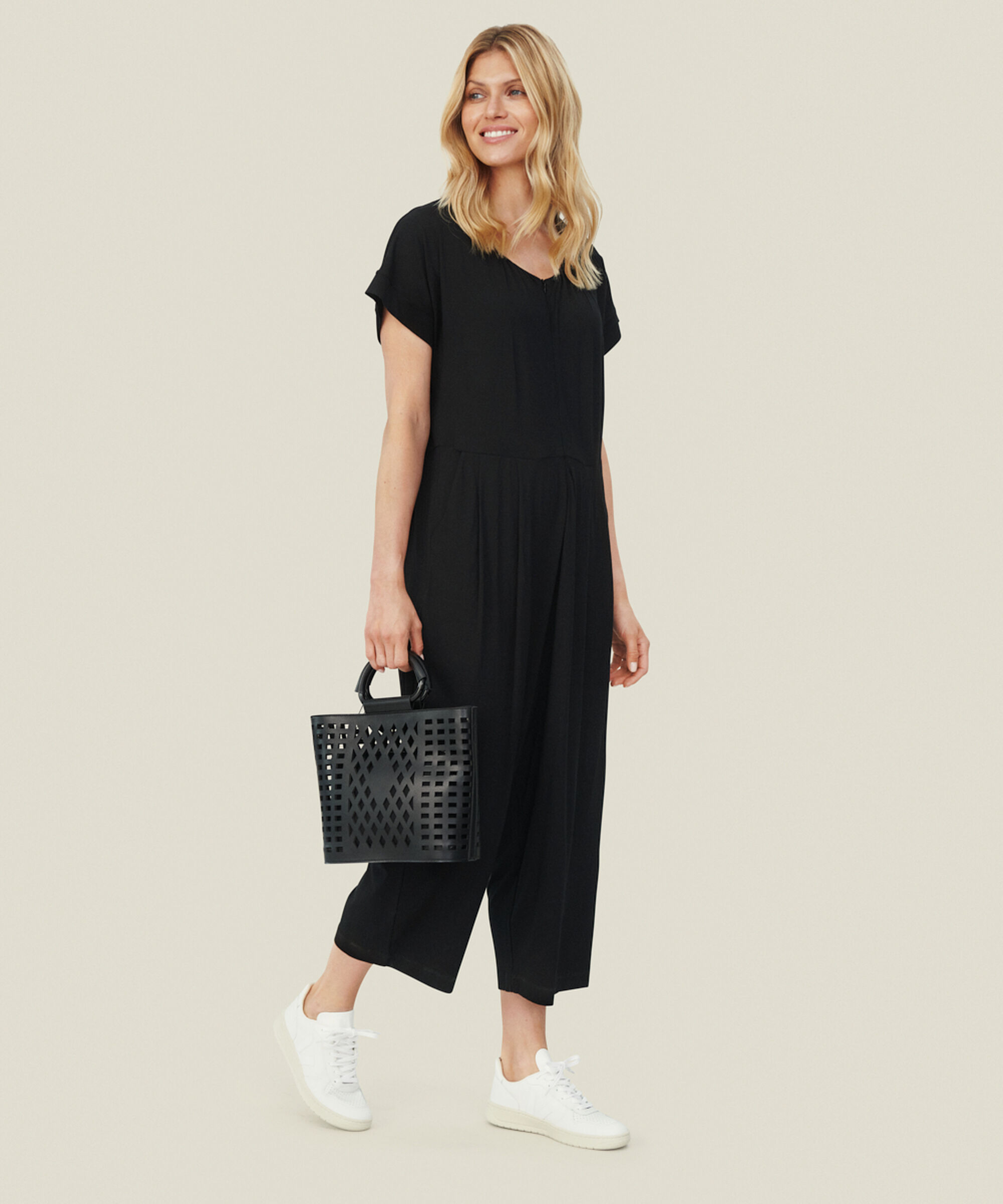 REVA TASKE, Black