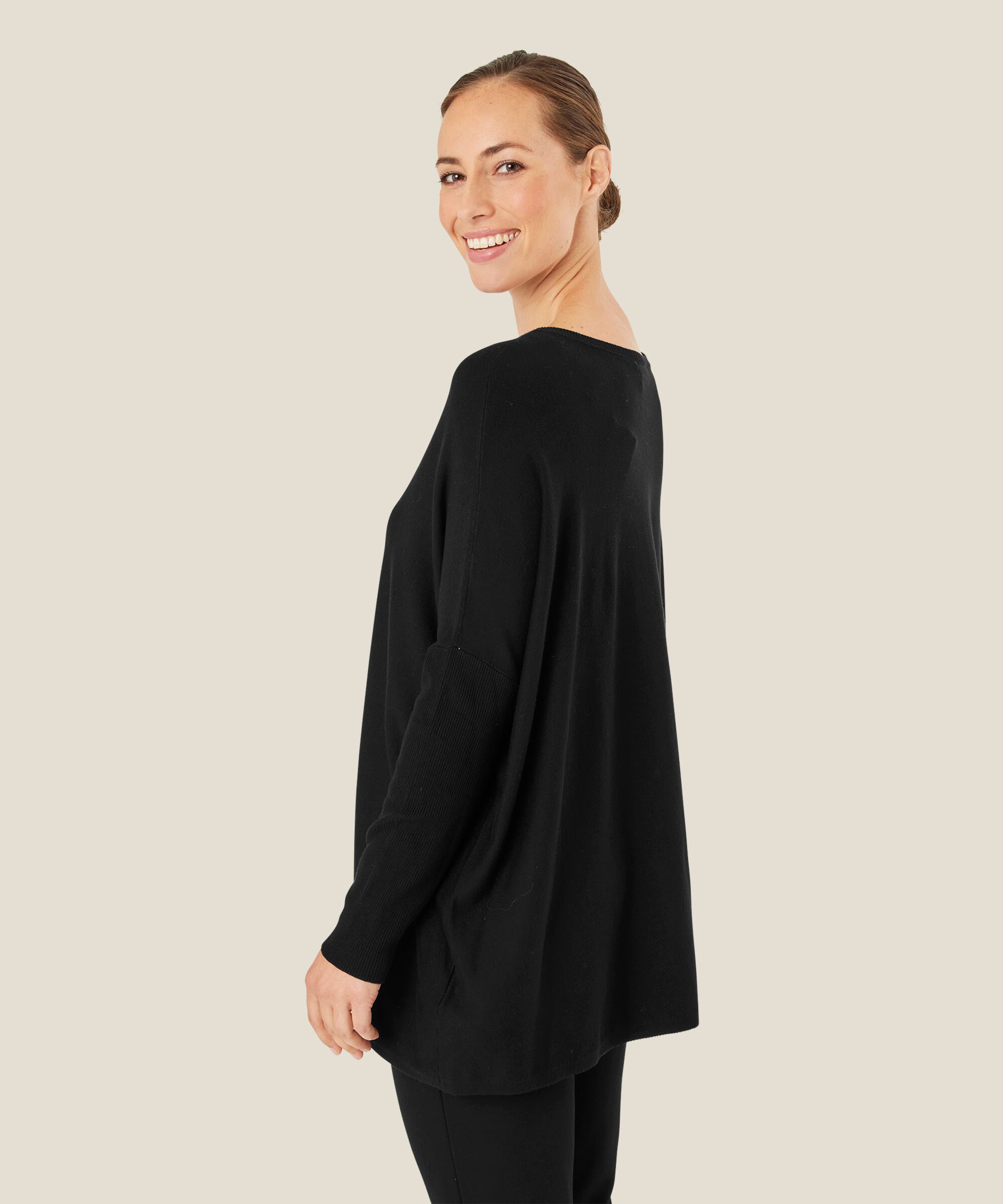 Fanasi Topp, Black