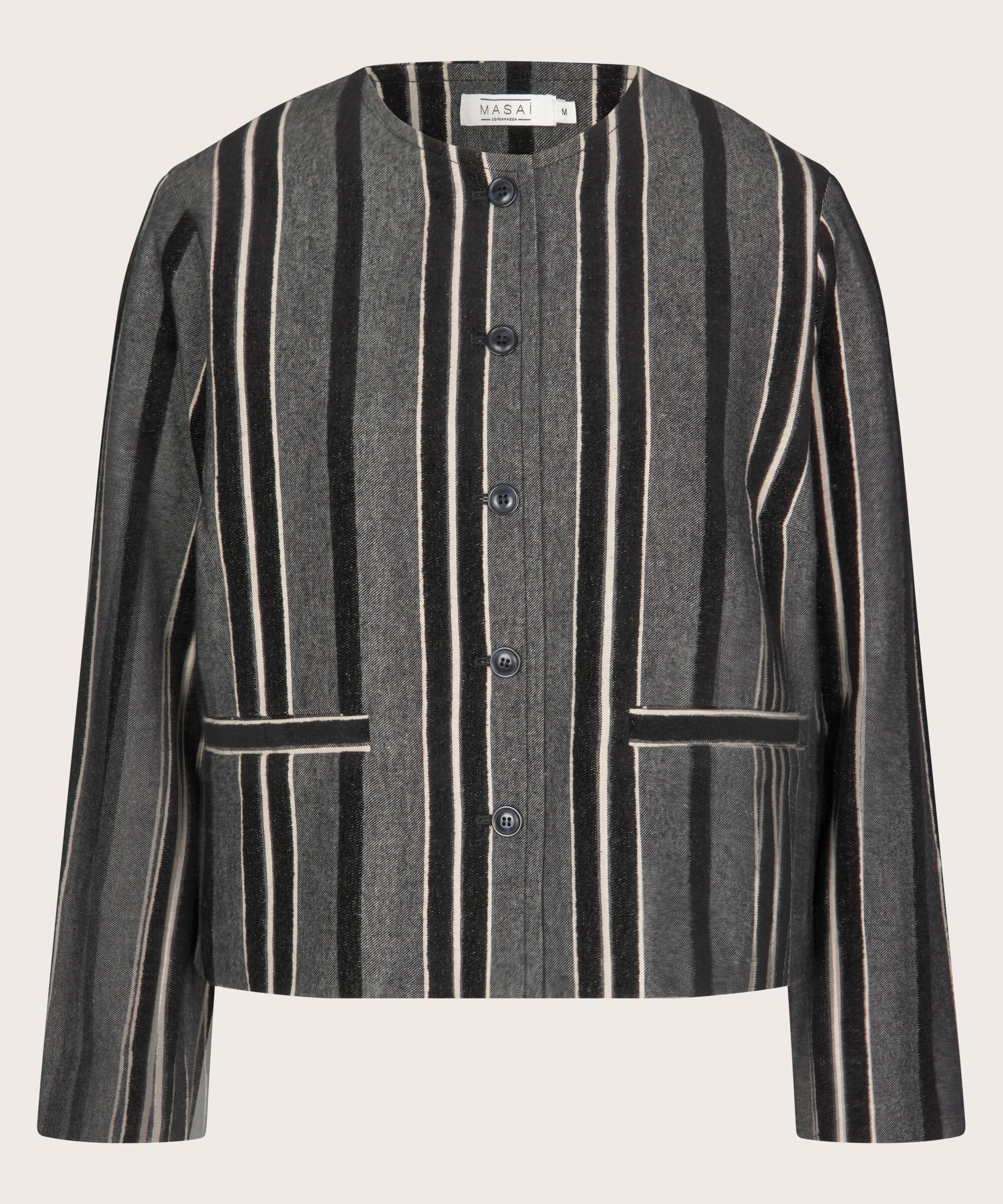 Jasmiba Jacka, Black