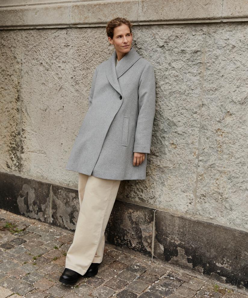 Tatena Ullkappa, M. Grey mel.