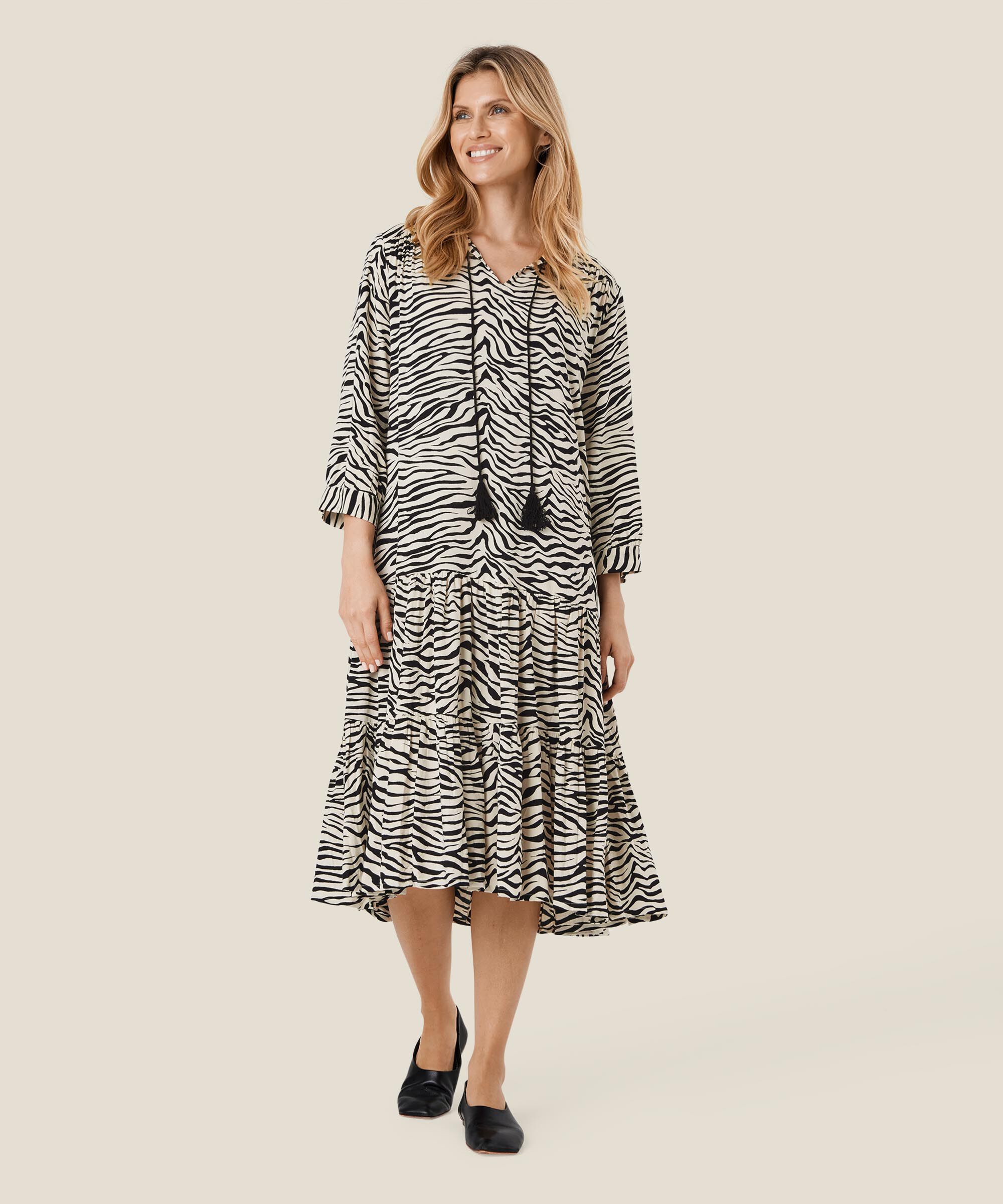 Nari Klänning, Whitecap