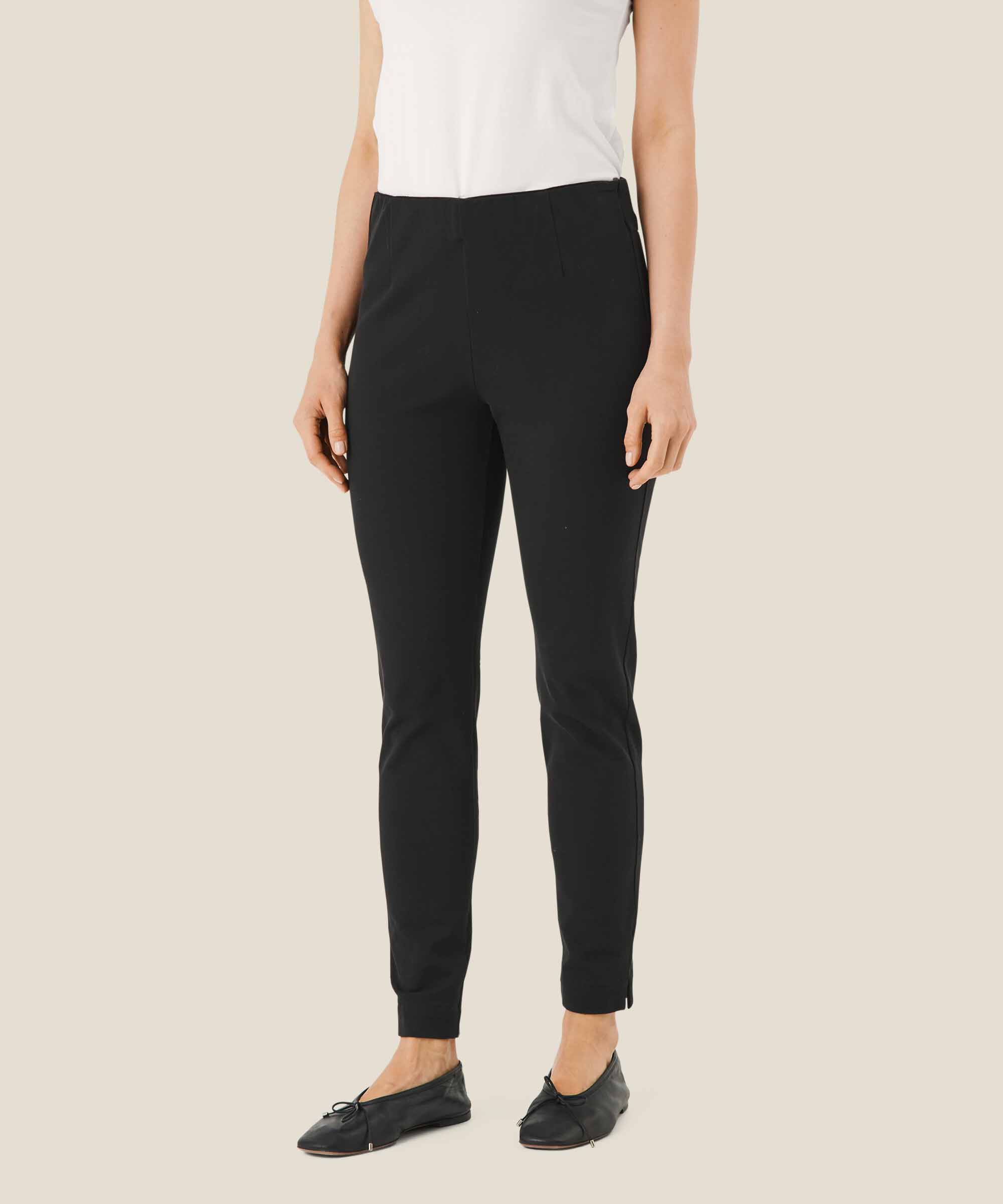 Poppy Byxa, Black